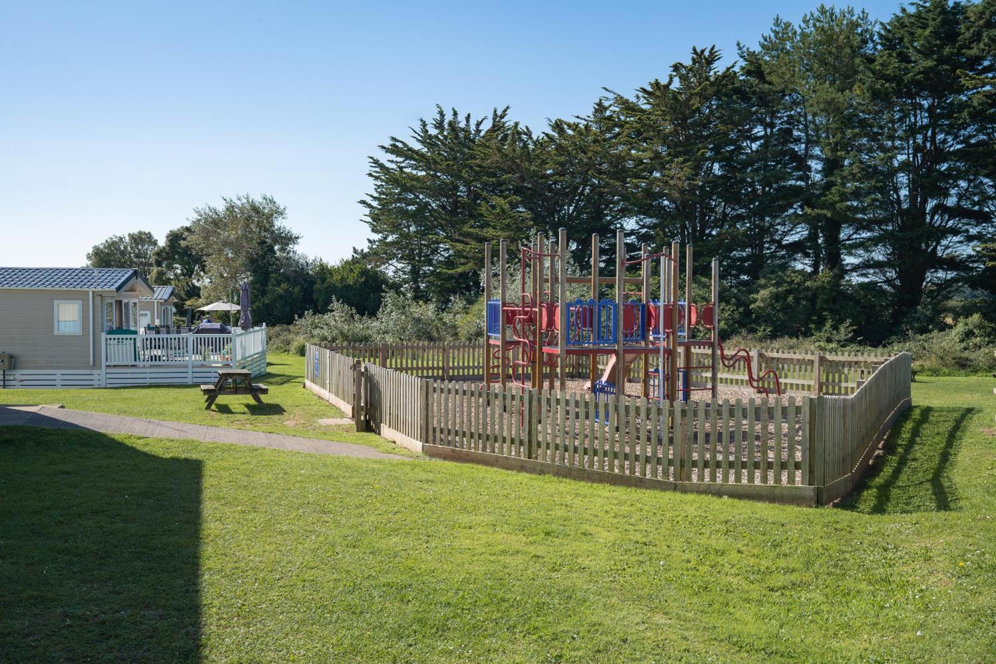 Tb Chalet T2 At Landscove Holiday Park Brixham Exterior photo